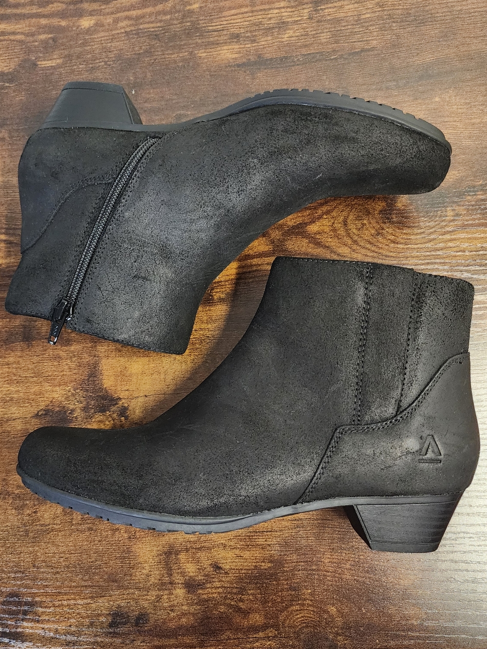 ABEO Melanie Black Oiled Leather Women's Ankle Boots Sz8 Minimalist Quiet Luxury